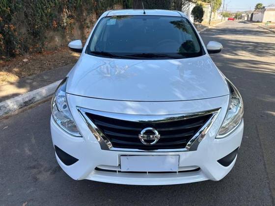 NISSAN VERSA 1.6 16V FLEXSTART SV 4P XTRONIC NISSAN VERSA 1.6 16V FLEXSTART SV 4P XTRONIC